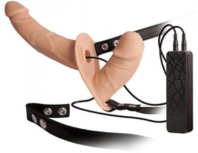 Телесный страпон с вибрацией и вагинальной пробкой DOUBLE THRUSTER VIBE WITH HARNESS - 17 см.